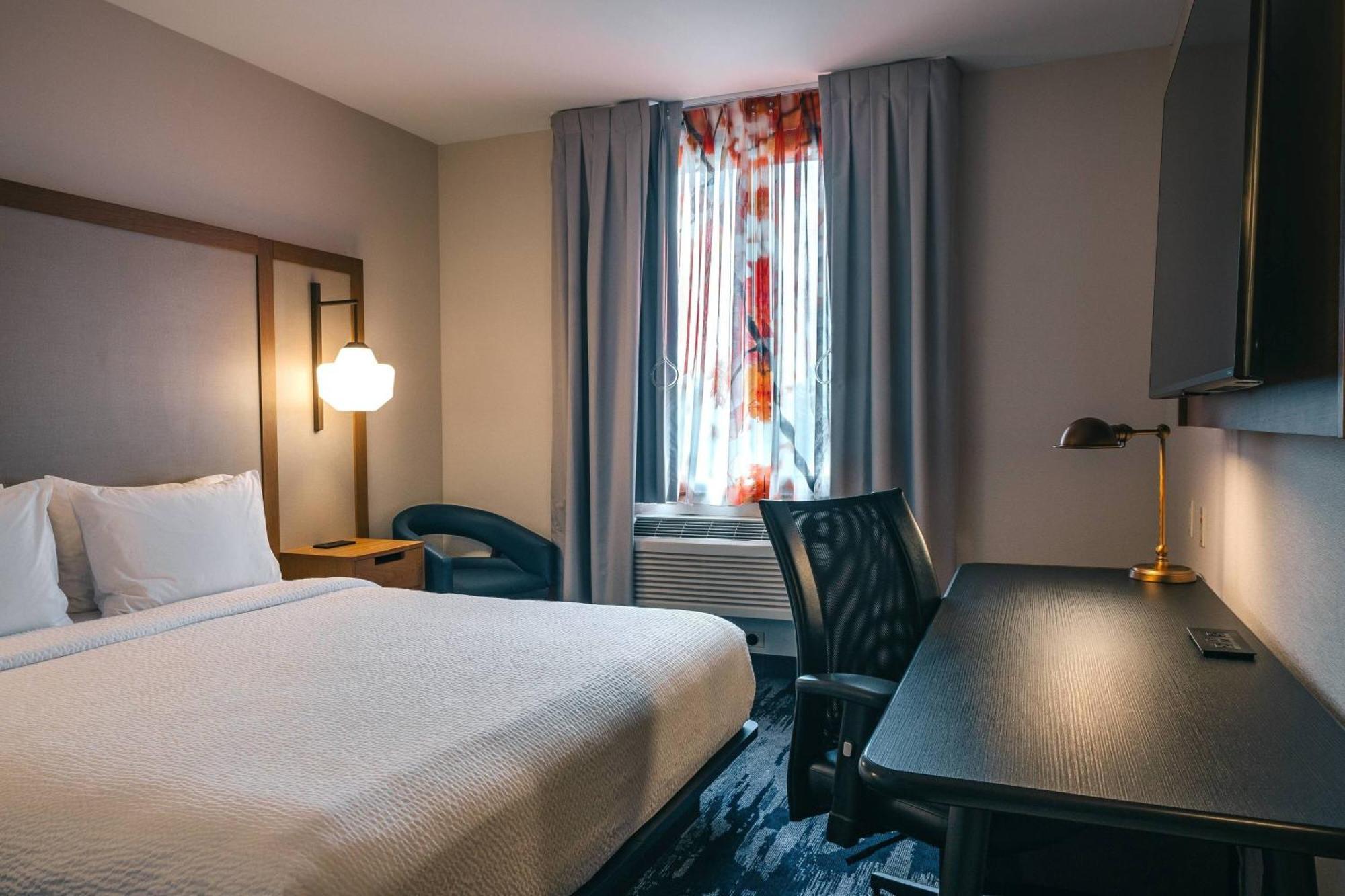Fairfield Inn By Marriott New York Laguardia Airport/Astoria Екстер'єр фото
